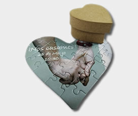 Detalle de Puzzle invitación en caja de corazón