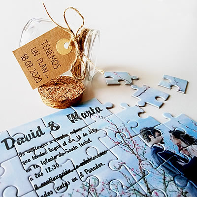 Detalle de Puzzle invitación en bote de cristal